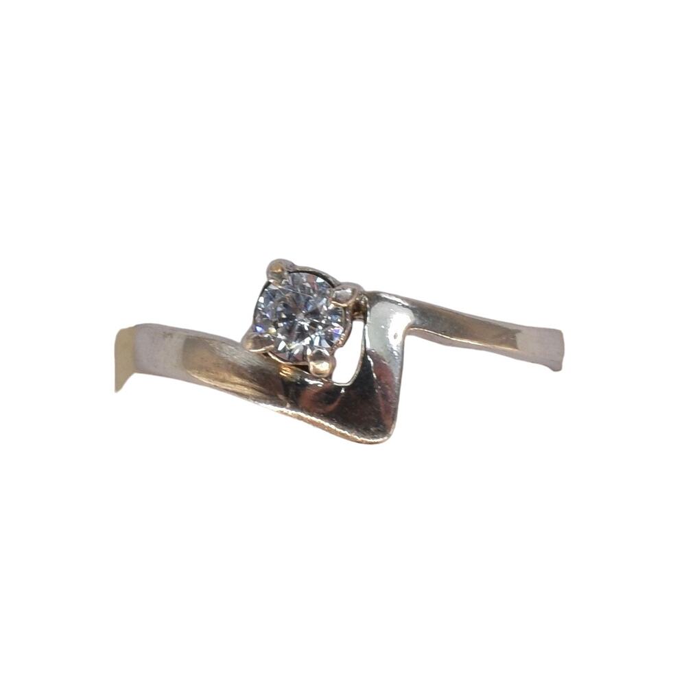 Handcrafted Cubic Zirconia Round-Cut Sterling Silver Twist Ring Size 7.5 US